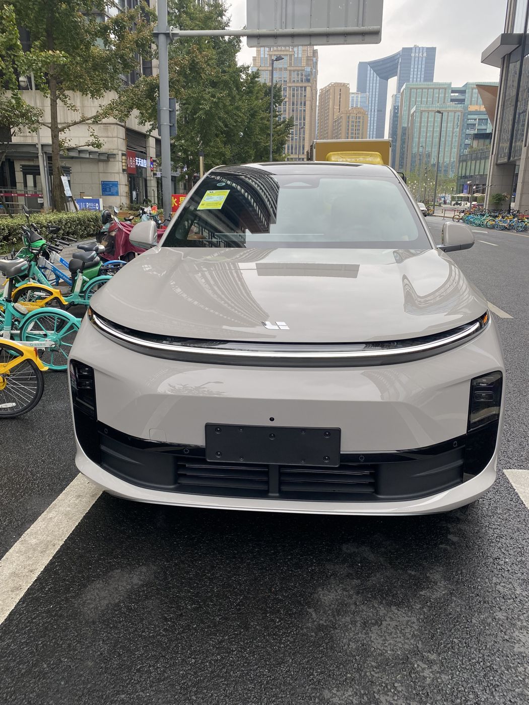 BG大游 MEGA 高压纯电 MPV